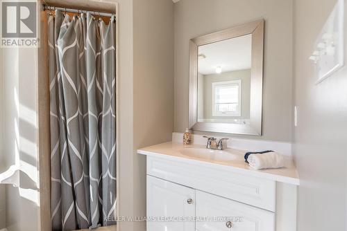 98 Daiseyfield Crescent, Vaughan, ON - Indoor Photo Showing Bathroom