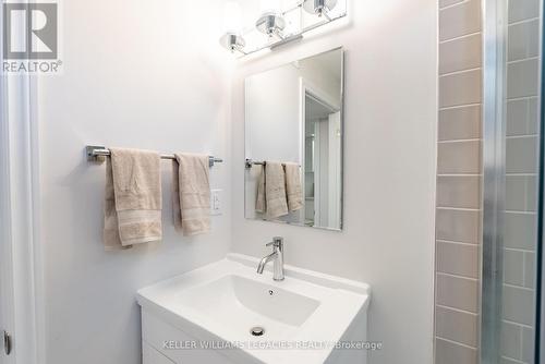 98 Daiseyfield Crescent, Vaughan, ON - Indoor Photo Showing Bathroom