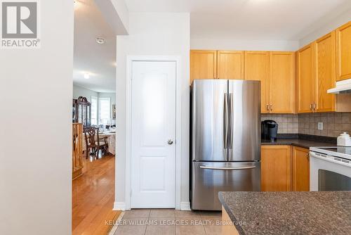 98 Daiseyfield Crescent, Vaughan, ON - Indoor Photo Showing Kitchen