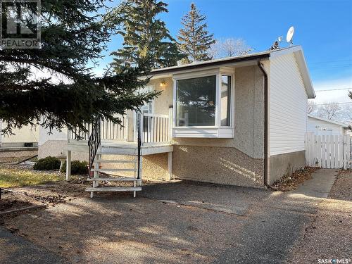 109 Griffin Street, Maple Creek, SK - Outdoor