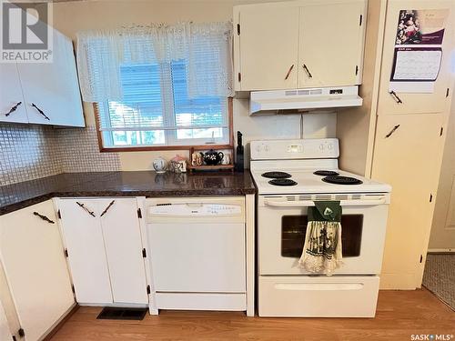 109 Griffin Street, Maple Creek, SK - Indoor Photo Showing Kitchen