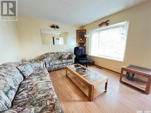 109 Griffin Street, Maple Creek, SK - Indoor Photo Showing Living Room