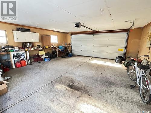 109 Griffin Street, Maple Creek, SK - Indoor Photo Showing Garage