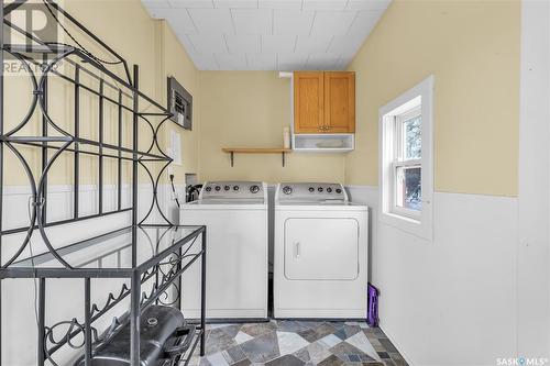 2 1St Street E, Langham, SK - Indoor Photo Showing Laundry Room