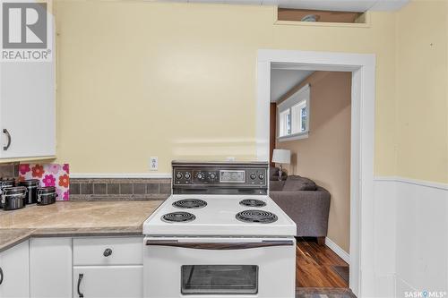 2 1St Street E, Langham, SK - Indoor Photo Showing Kitchen