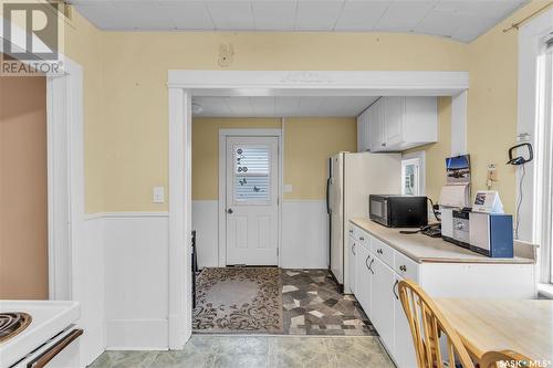 2 1St Street E, Langham, SK - Indoor Photo Showing Kitchen