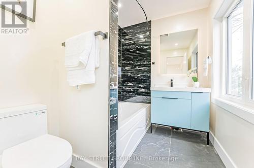 850 Cosburn Avenue, Toronto, ON - Indoor Photo Showing Bathroom