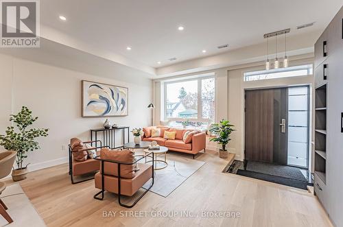 850 Cosburn Avenue, Toronto, ON - Indoor Photo Showing Living Room