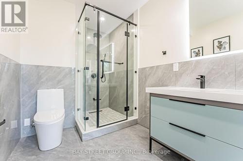 850 Cosburn Avenue, Toronto, ON - Indoor Photo Showing Bathroom