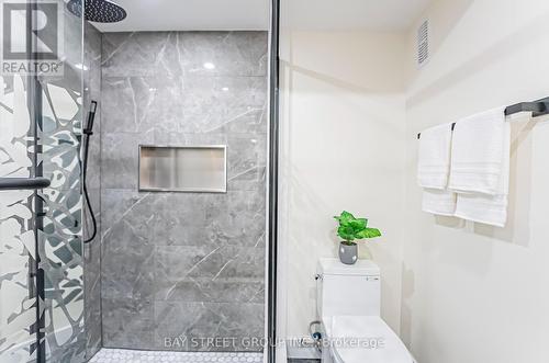 850 Cosburn Avenue, Toronto, ON - Indoor Photo Showing Bathroom