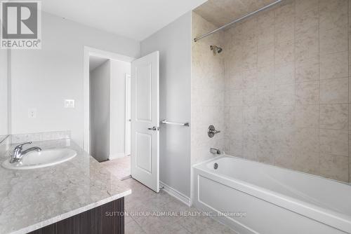 2126 Dale Road, Innisfil, ON - Indoor Photo Showing Bathroom