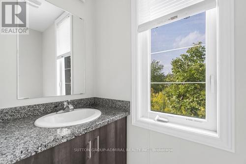 2126 Dale Road, Innisfil, ON - Indoor Photo Showing Bathroom