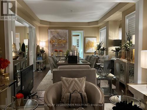 23 Finesse Court, Richmond Hill, ON - Indoor Photo Showing Living Room