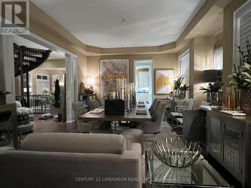 23 Finesse Court, Richmond Hill, ON - Indoor Photo Showing Living Room