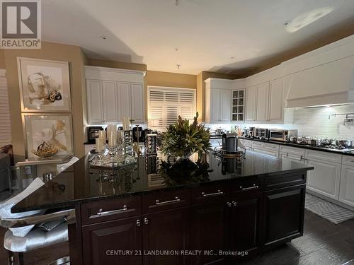 23 Finesse Court, Richmond Hill, ON - Indoor Photo Showing Kitchen