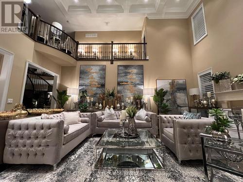 23 Finesse Court, Richmond Hill, ON - Indoor Photo Showing Living Room