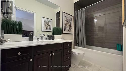 23 Finesse Court, Richmond Hill, ON - Indoor Photo Showing Bathroom