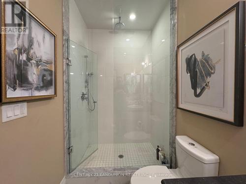 23 Finesse Court, Richmond Hill, ON - Indoor Photo Showing Bathroom