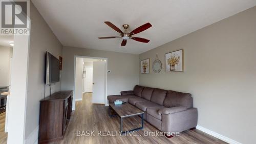 158 Parkview Drive, Orangeville, ON - Indoor Photo Showing Living Room