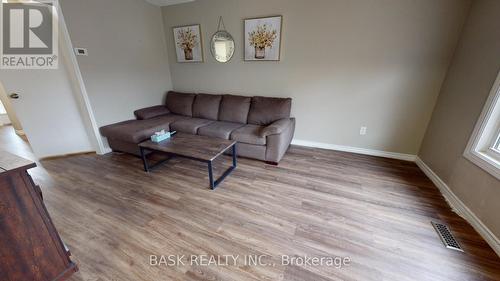 158 Parkview Drive, Orangeville, ON - Indoor Photo Showing Living Room