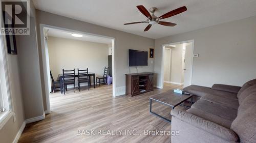 158 Parkview Drive, Orangeville, ON - Indoor Photo Showing Living Room