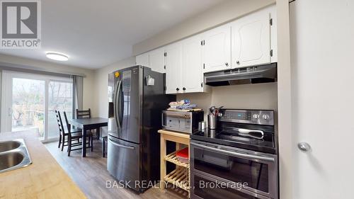 158 Parkview Drive, Orangeville, ON - Indoor Photo Showing Kitchen With Double Sink