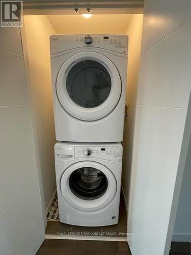 93 - 369 Essa Road, Barrie, ON - Indoor Photo Showing Laundry Room