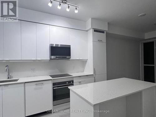 2203 - 30 Elm Drive W, Mississauga, ON - Indoor Photo Showing Kitchen