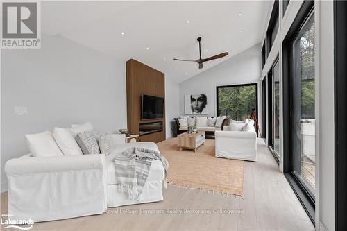 415040 10Th Line, Blue Mountains, ON - Indoor Photo Showing Living Room