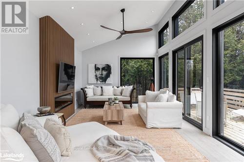 415040 10Th Line, Blue Mountains, ON - Indoor Photo Showing Living Room