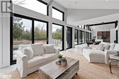 415040 10Th Line, Blue Mountains, ON - Indoor Photo Showing Living Room