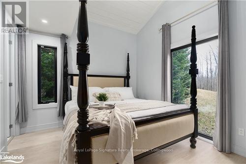 415040 10Th Line, Blue Mountains, ON - Indoor Photo Showing Bedroom