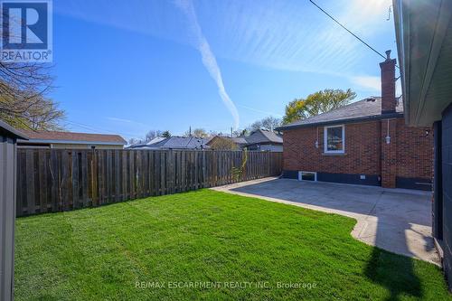 Lower - 144 East 44Th Street, Hamilton, ON - Outdoor