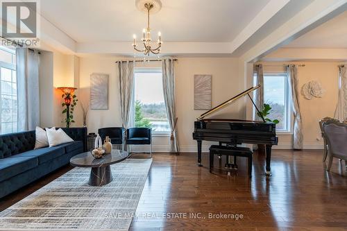 16 Layton Street, Brampton, ON - Indoor Photo Showing Living Room