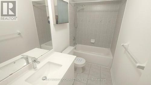 32 - 435 Hensall Circle, Mississauga, ON - Indoor Photo Showing Bathroom