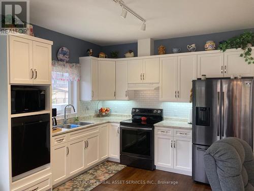 17 - 2380 9Th Avenue E, Owen Sound, ON - Indoor Photo Showing Kitchen With Double Sink