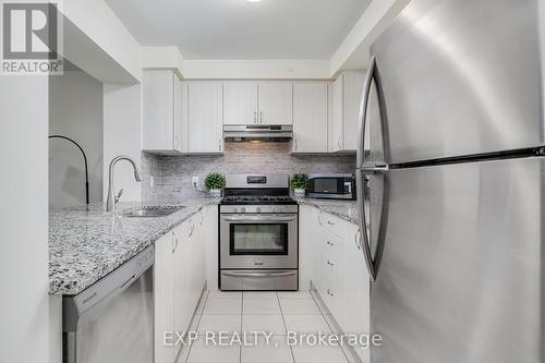 26 - 143 Ridge Road, Cambridge, ON - Indoor Photo Showing Kitchen With Upgraded Kitchen