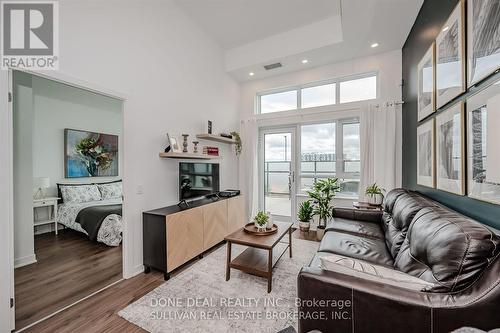 103 - 405 Dundas Street W, Oakville, ON - Indoor Photo Showing Living Room