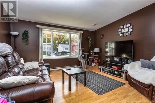 585-587 Pierre, Dieppe, NB - Indoor Photo Showing Living Room