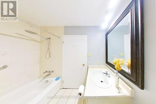 1003 - 570 Proudfoot Lane, London, ON - Indoor Photo Showing Bathroom