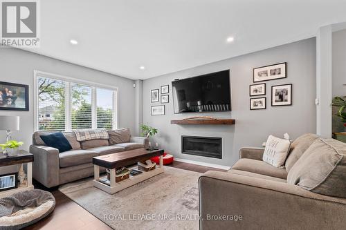 1041 Quaker Road, Pelham (662 - Fonthill), ON - Indoor Photo Showing Living Room With Fireplace