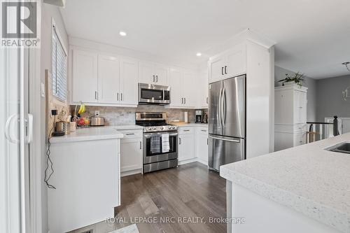 1041 Quaker Road, Pelham (662 - Fonthill), ON - Indoor Photo Showing Kitchen