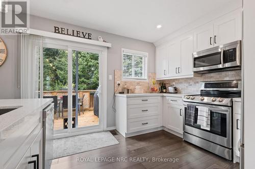 1041 Quaker Road, Pelham (662 - Fonthill), ON - Indoor Photo Showing Kitchen