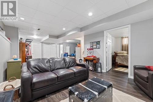 1041 Quaker Road, Pelham (662 - Fonthill), ON - Indoor Photo Showing Living Room