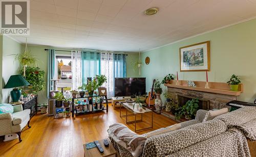 105 Logy Bay Road, St John'S, NL - Indoor Photo Showing Living Room