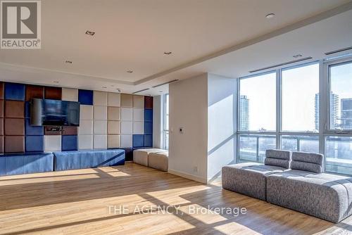 915 - 120 Parliament Street, Toronto, ON - Indoor Photo Showing Living Room