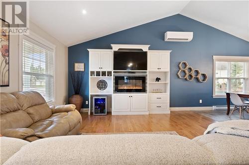 149 Rouse, Dieppe, NB - Indoor Photo Showing Living Room