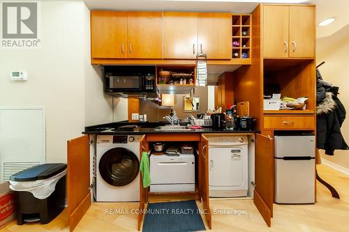 1601 - 1 King Street W, Toronto, ON - Indoor Photo Showing Laundry Room