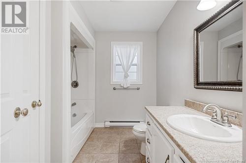 618 Guy, Dieppe, NB - Indoor Photo Showing Bathroom