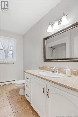 618 Guy, Dieppe, NB - Indoor Photo Showing Bathroom